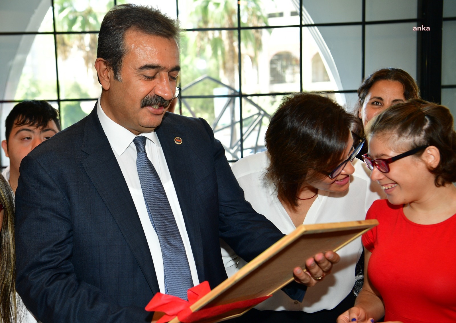 ÇUKUROVA BELEDİYE BAŞKANI SONER ÇETİN, ÖZEL ÇOCUKLARLA KAHVALTIDA BULUŞTU