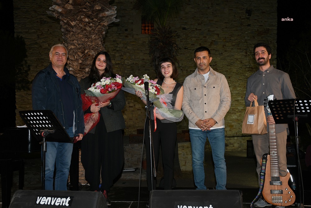 KUŞADASI'NDA CAZ MÜZİK DİNLETİSİ