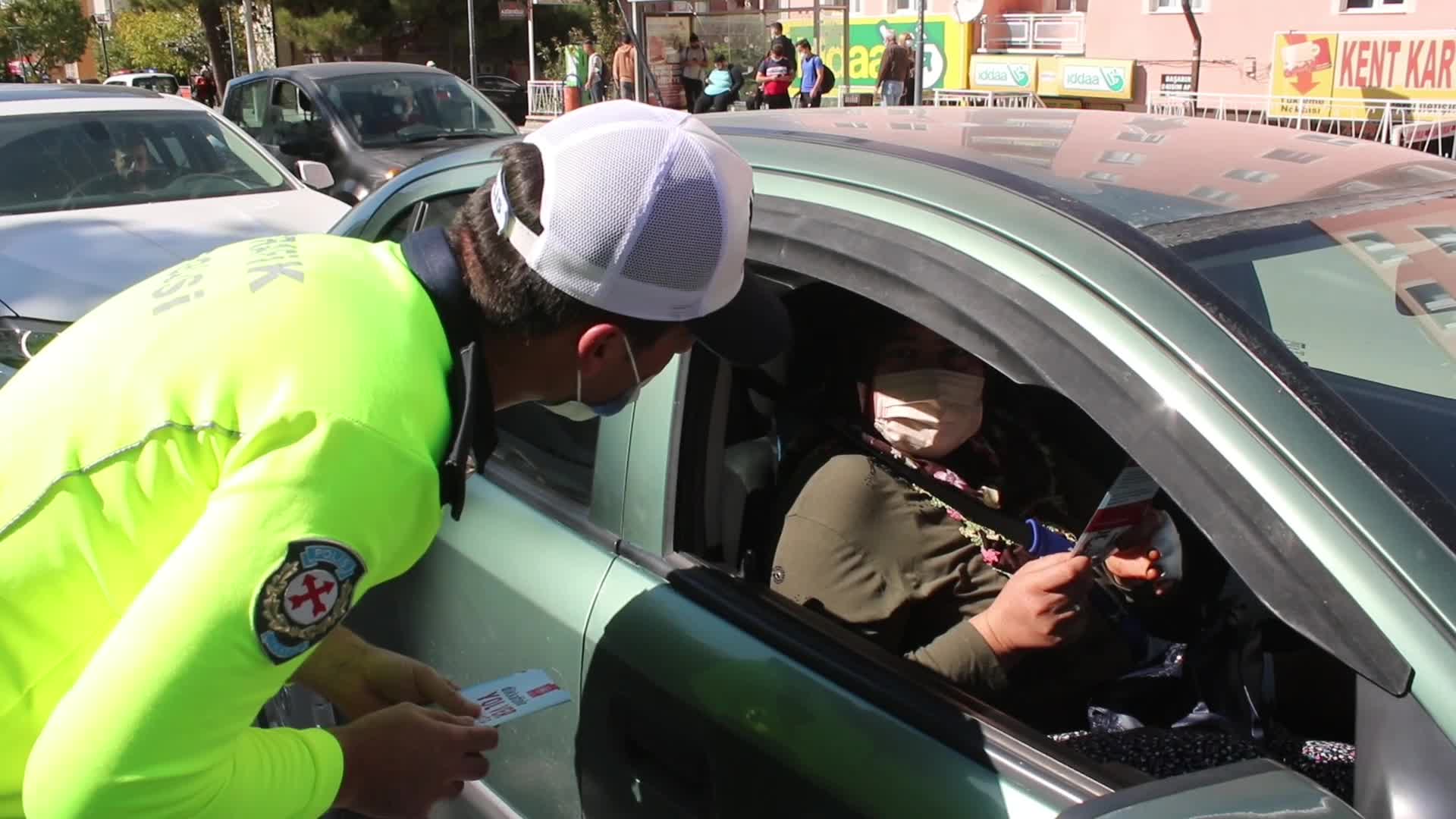 BURDUR’DA SÜRÜCÜLERE TRAFİK KURALLARI BİLGİLENDİRMESİ