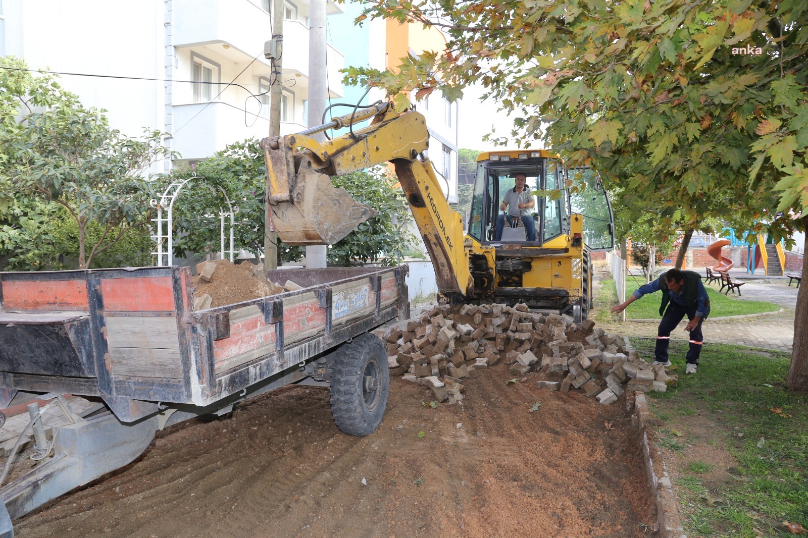 BURHANİYE'DE YOL ÇALIŞMALARI DEVAM EDİYOR
