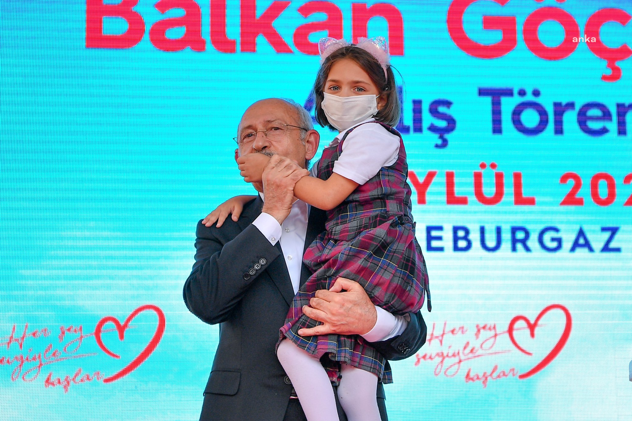 KILIÇDAROĞLU: KIZ ÇOCUKLARIMIZIN VARLIĞIYLA, AZMİYLE, BAŞARILARIYLA AYDINLANACAK YARINLAR