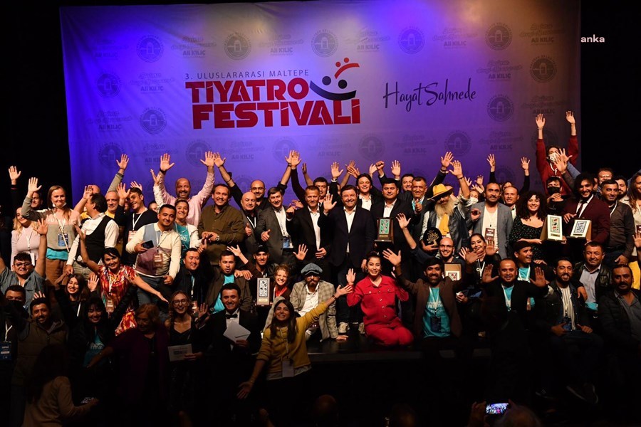 MALTEPE BELEDİYE BAŞKANI KILIÇ'A "YILIN SANAT DOSTU BELEDİYE BAŞKANI" ÖDÜLÜ