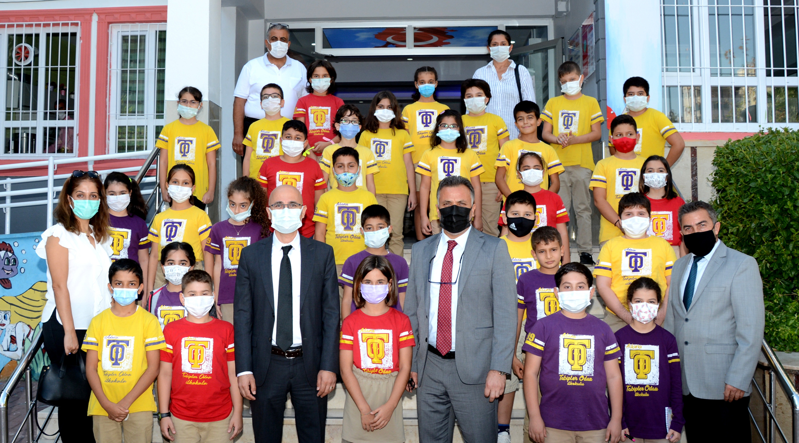 ADANA'DA ÖĞRETMEN VE ÖĞRENCİLERE COVID-19 KONFERANSI: "SİZLER ARTIK PANDEMİ SAVAŞÇISISINIZ"