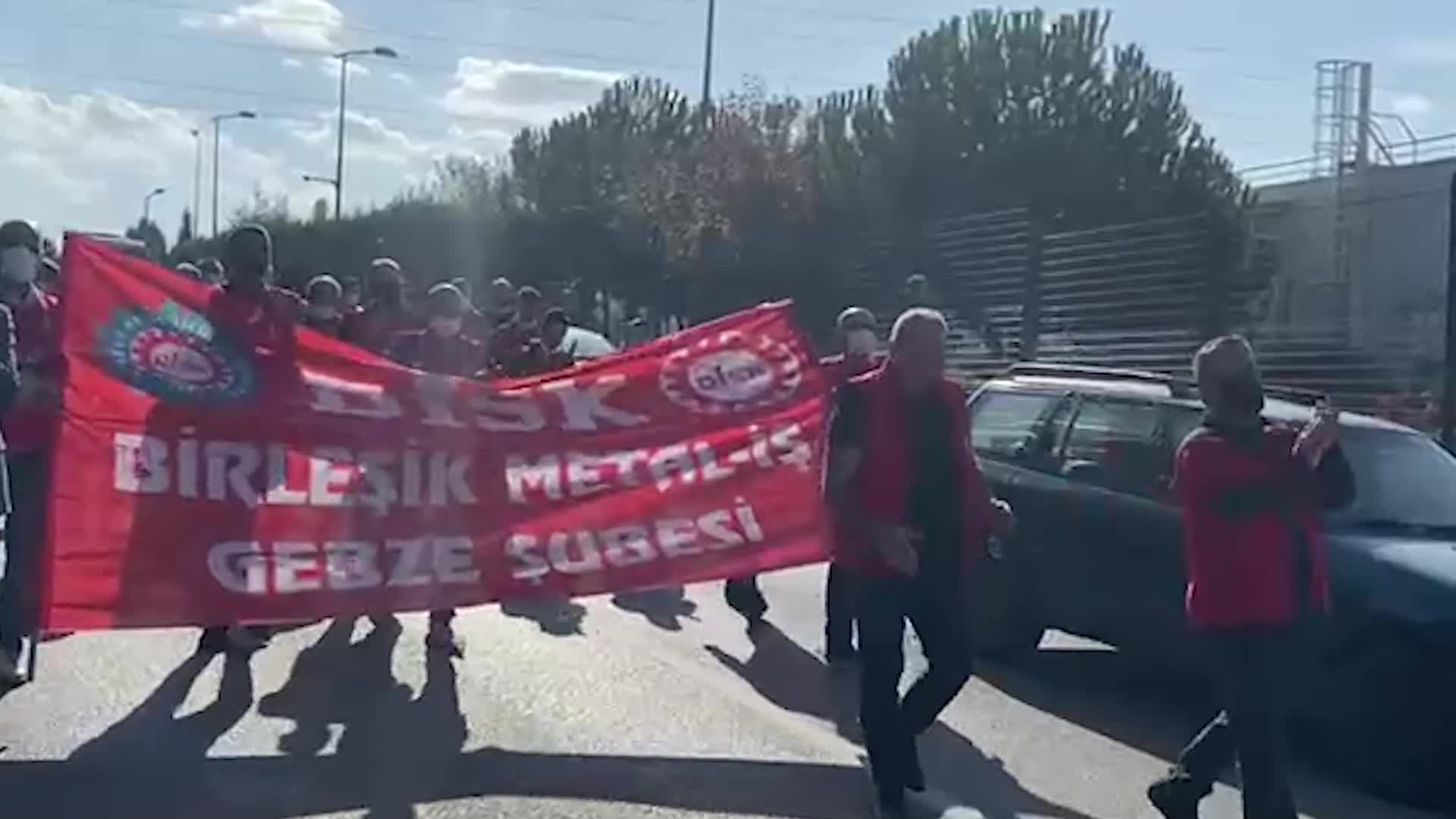 KOCAELİ VALİSİ SEDDAR YAVUZ, MİTSUBA FABRİKASI'NDAKİ DİRENİŞ İÇİN DEVREYE GİRDİ