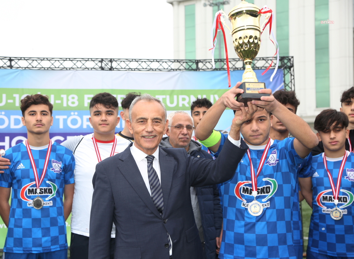 KÜÇÜKÇEKMECE BELEDİYESİ BAŞKANLIK TURNUVASI’NDA ŞAMPİYONLAR BELLİ OLDU