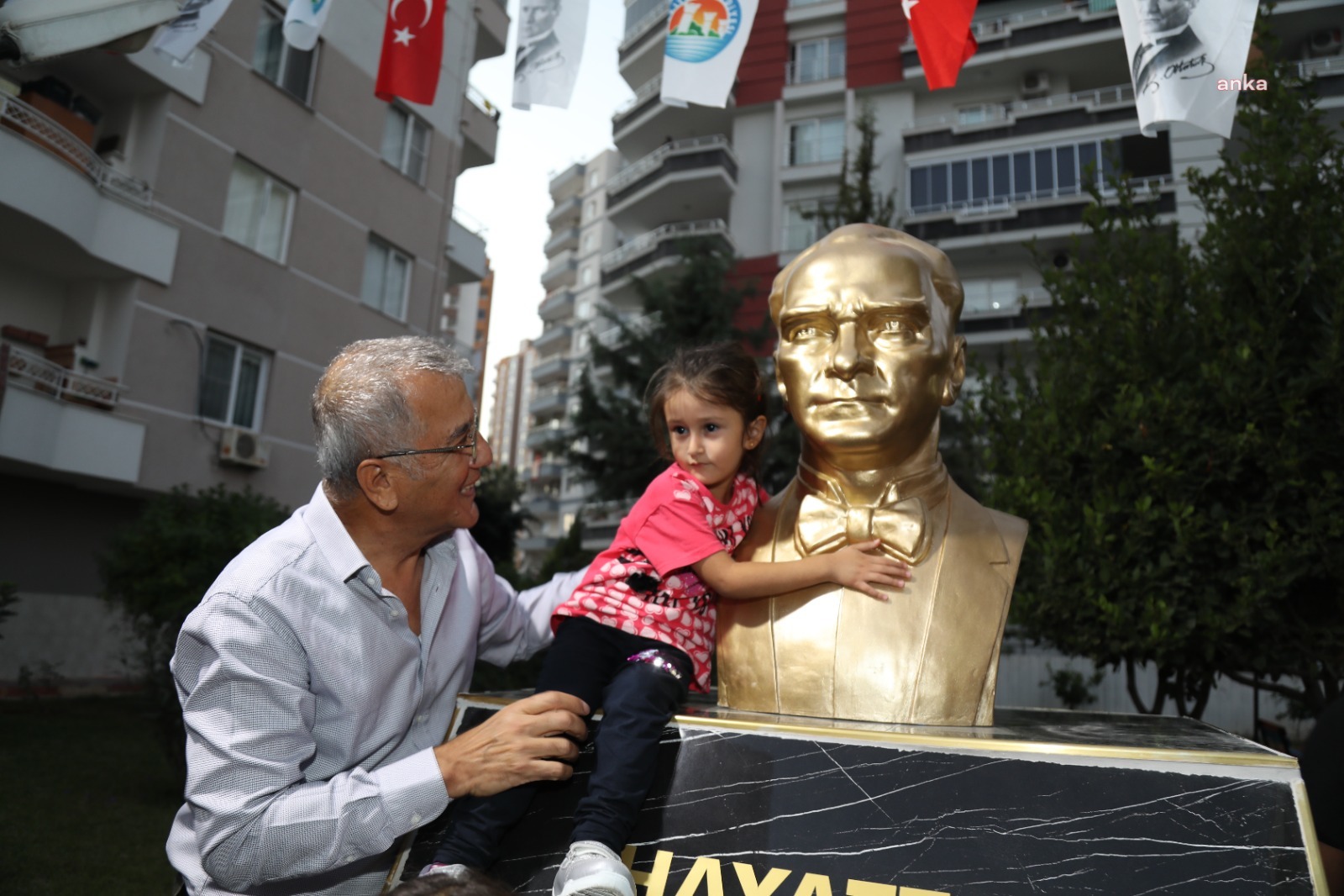 MEZİTLİ BELEDİYESİ, KENTİ ATATÜRK BÜSTLERİ İLE DONATIYOR