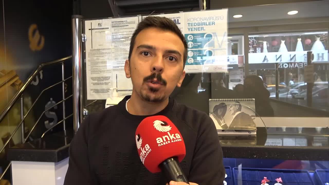 ANKARALI DÖVİZCİ, “KİMLİK İBRAZ ZORUNLULUĞUNU” DEĞERLENDİRDİ: “YASTIK ALTI BİRİKİMLERDE ÇEKİNGENLİK OLABİLİR, ‘İLERİSİNDE NE OLACAK’ DİYE”