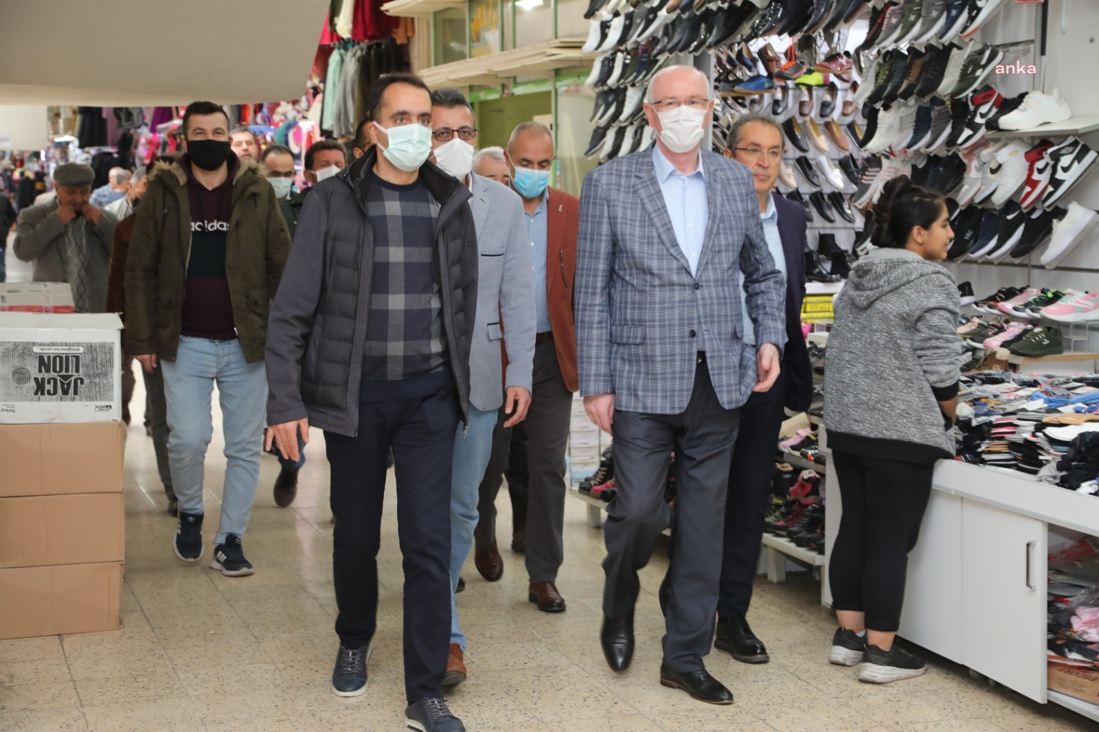 ODUNPAZARI BELEDİYE BAŞKANI KURT, YUNUS EMRE HALK ÇARŞISI ESNAFI İLE BULUŞTU