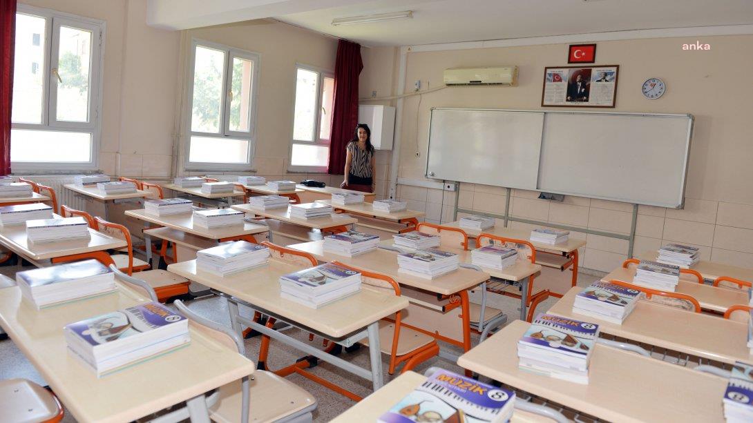 “ÜCRETSİZ DERS KİTABI DÜZENLEMESİ”, MİLLİ EĞİTİM BAKANLIĞI YÖNETMELİĞİNDEN ÇIKARILDI