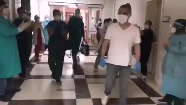 GÖĞÜS HASTALIKLARI HOCASI KORONAVİRÜSÜ YENEREK TABURCU OLDU