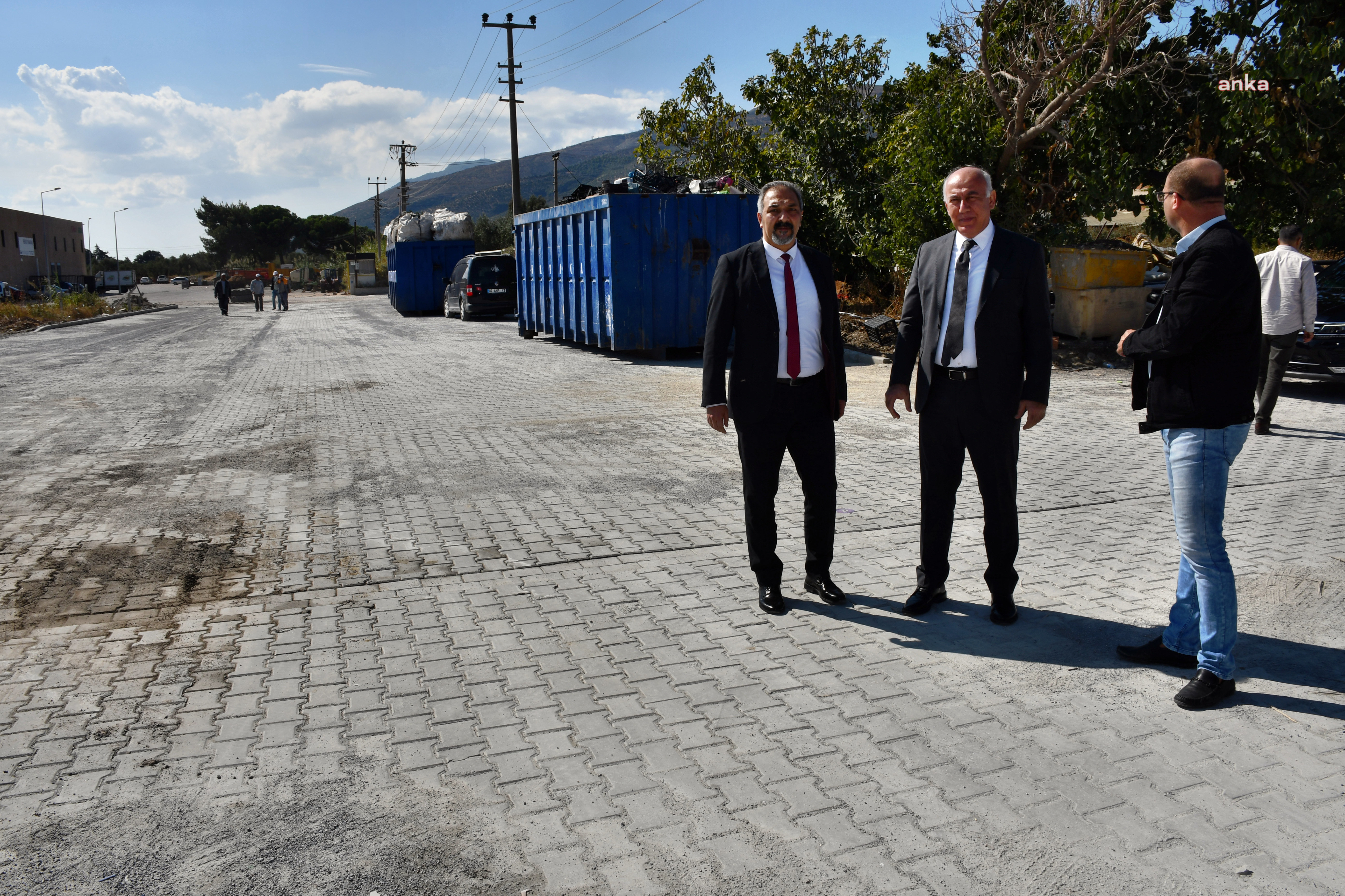 SÖKE’NİN ALT SANAYİ BÖLGESİ’NDE 15 BİN METREKARELİK YOL ÇALIŞMASI