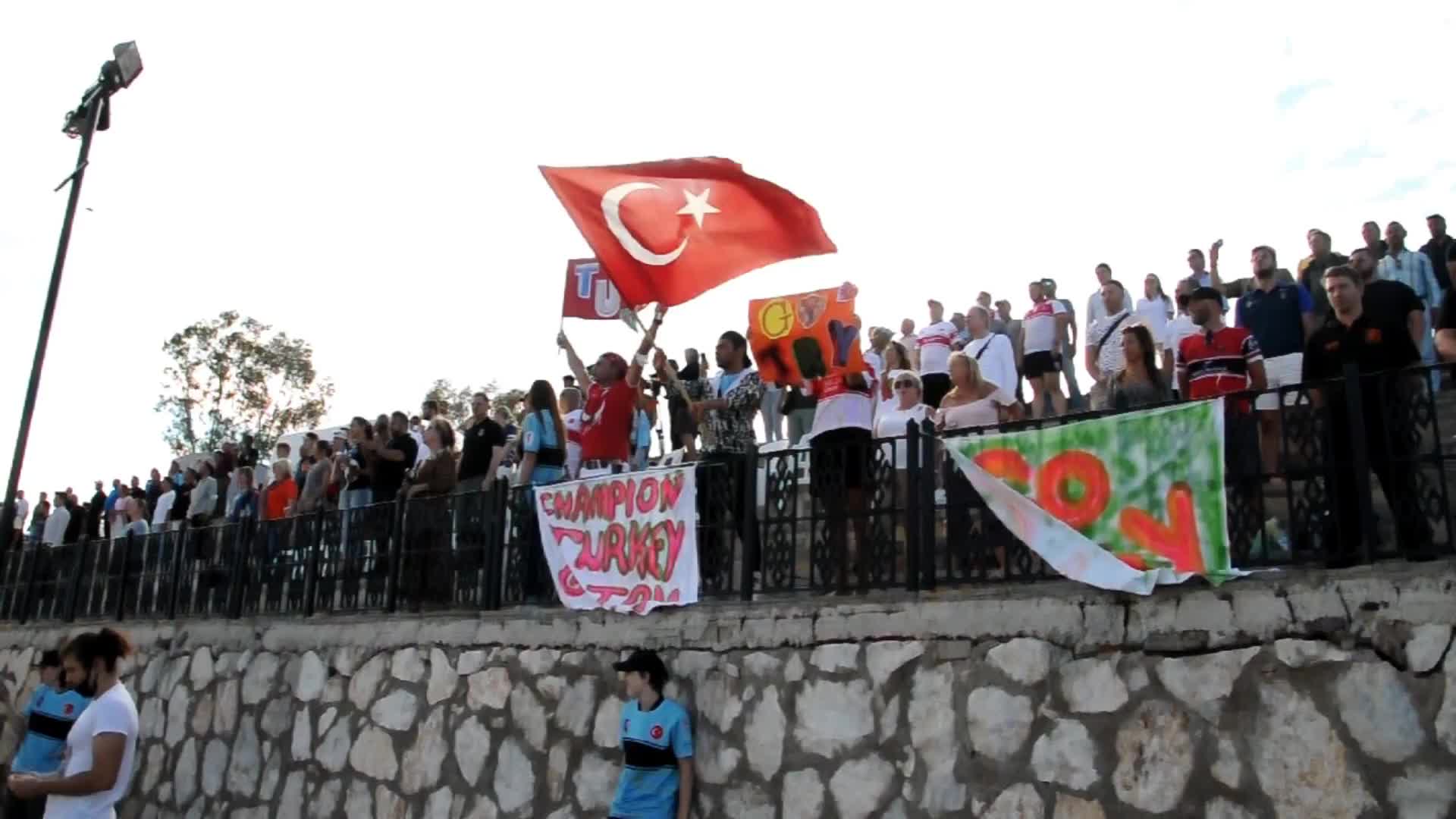RUGBY AVRUPA ŞAMPİYONASINI KÖYLÜ KADINLAR DA İZLEDİ