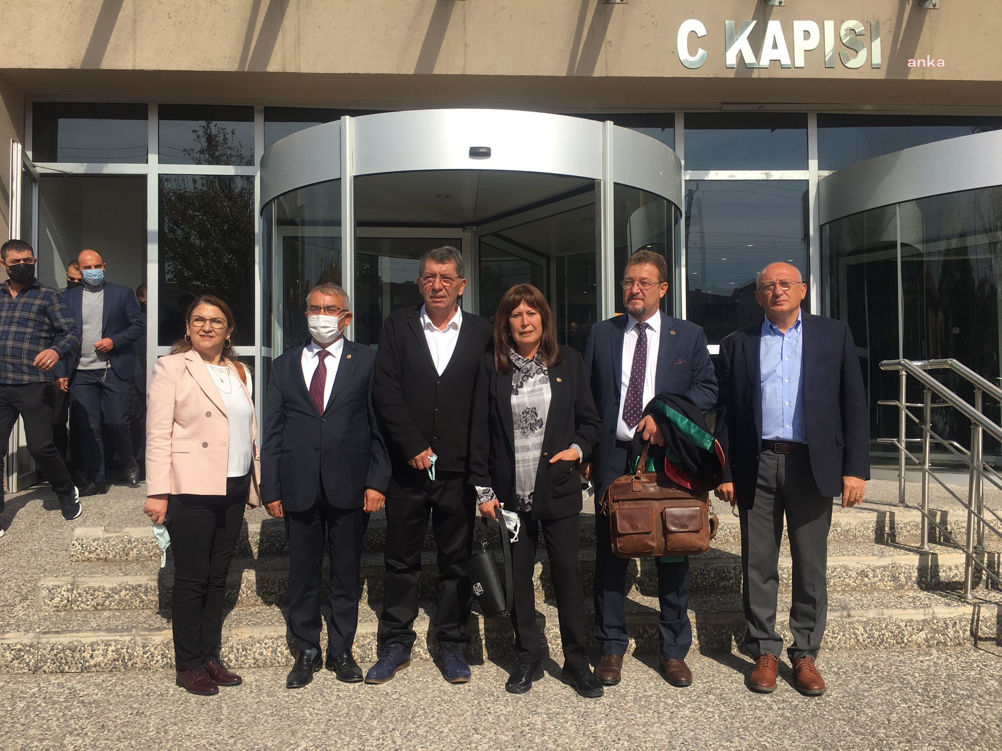 YENİÇAĞ YAZARI DEMİRAĞ'A SALDIRI DAVASI: DOSYA AĞIR CEZA MAHKEMESİ'NE GÖNDERİLDİ