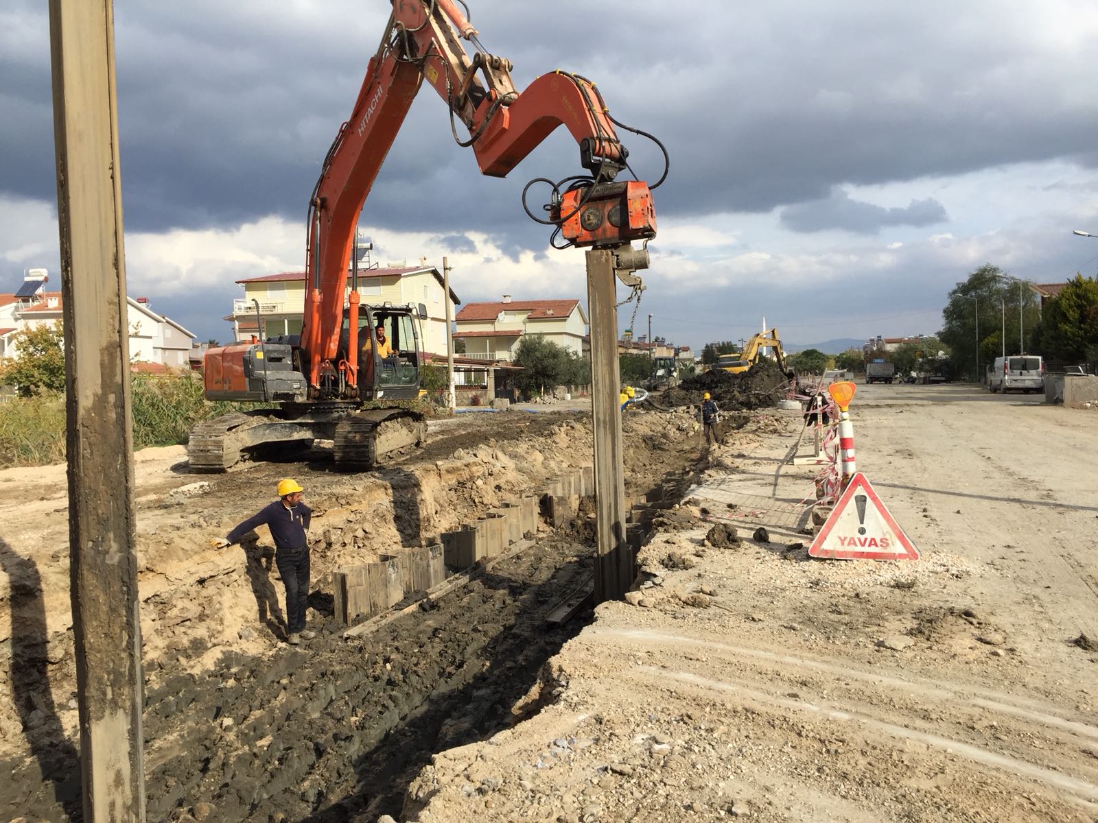 DAVUTLAR VE GÜZELÇAMLI'DA KANALİZASYON SORUNU TARİH OLUYOR