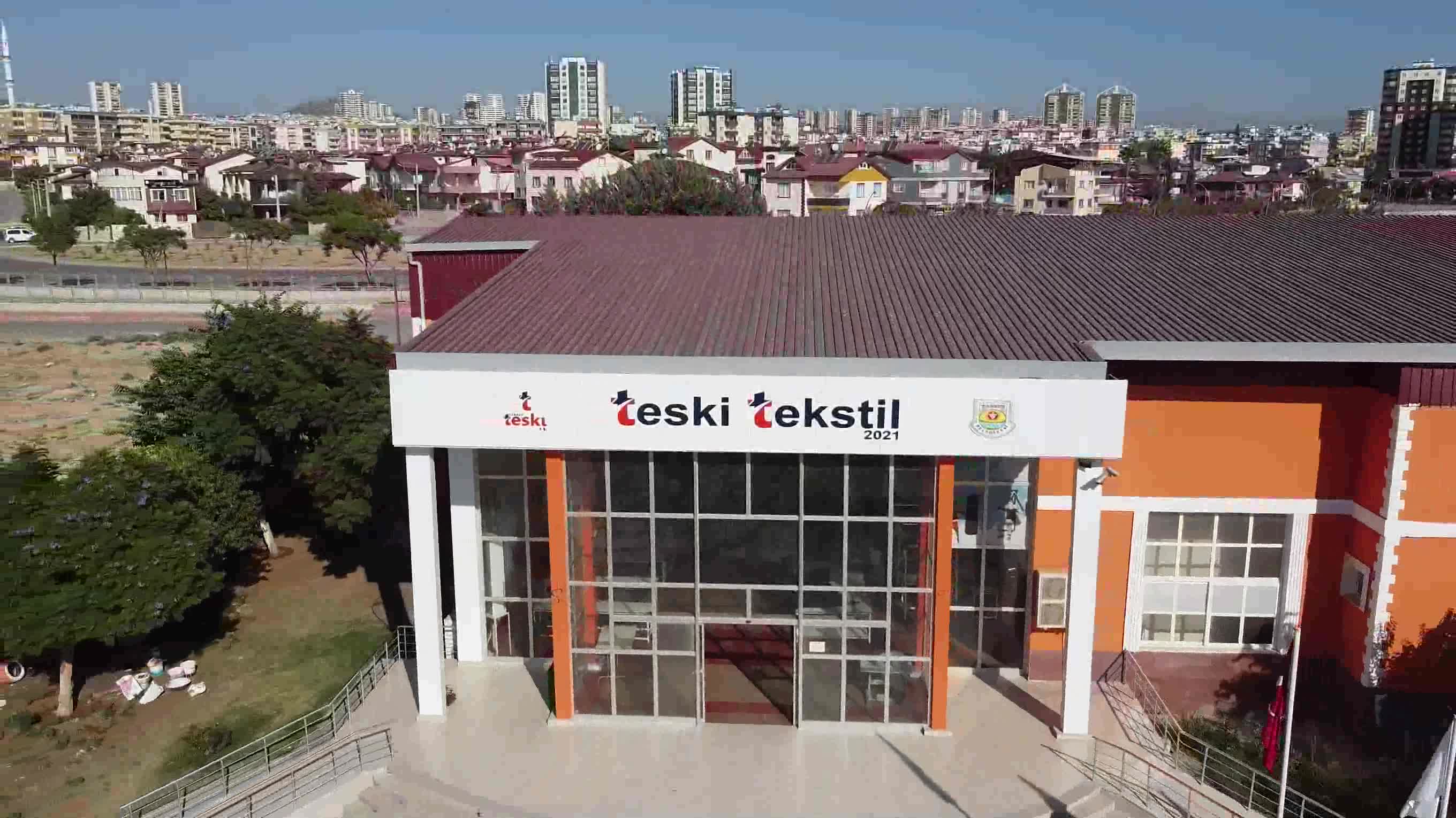 TARSUS BELEDİYESİ’NİN TEKSTİL ATÖLYESİ HEM İSTİHDAMA HEM İHRACATA KATKI SAĞLIYOR