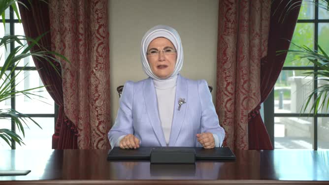 EMİNE ERDOĞAN'DAN 'SIFIR ATIK' AÇIKLAMASI: "YATIRIMCILAR VE İŞLETMELERE BU NOKTADA BÜYÜK GÖREVLER DÜŞÜYOR"