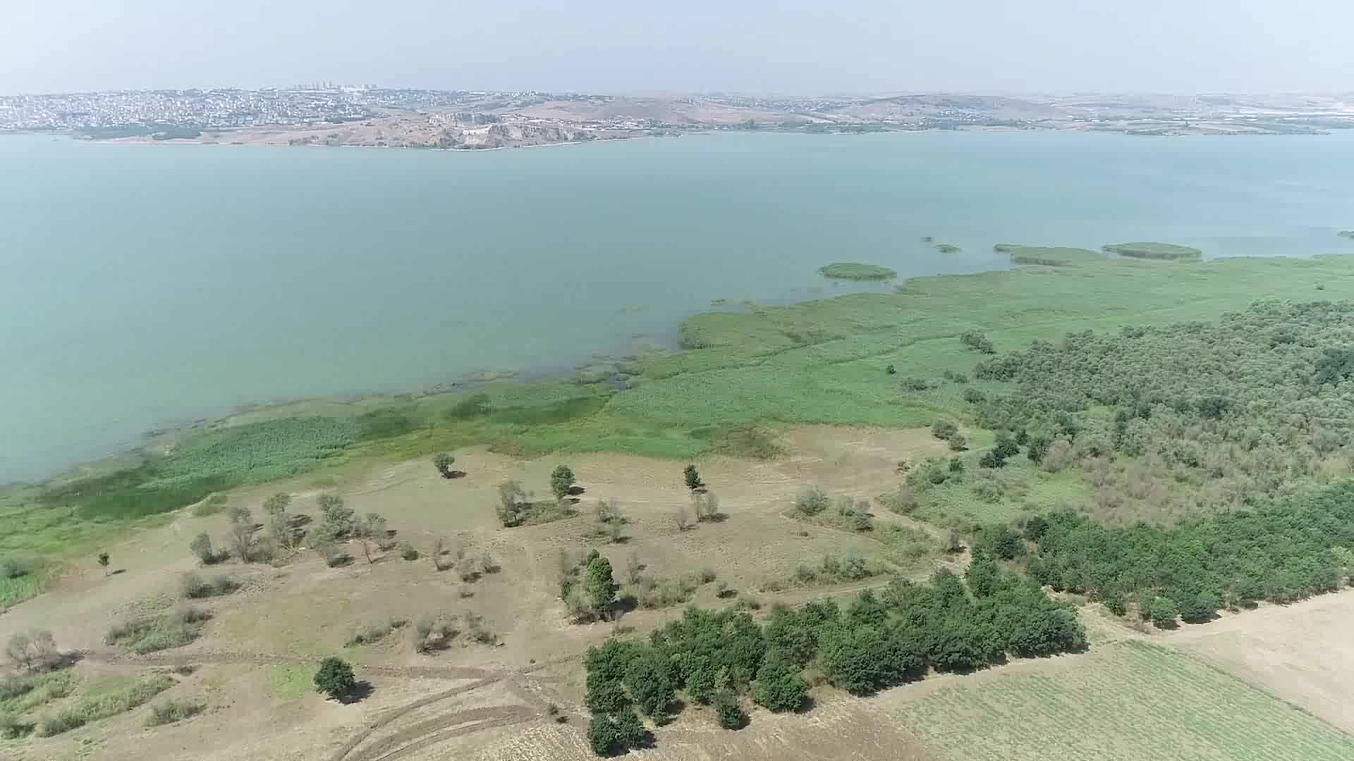 BÜYÜKÇEKMECE'DE İÇME SUYU HAVZASINA YAPILMAK İSTENEN KAÇAK LOJİSTİK DEPOSU, BELEDİYE EKİPLERİNCE YIKILDI