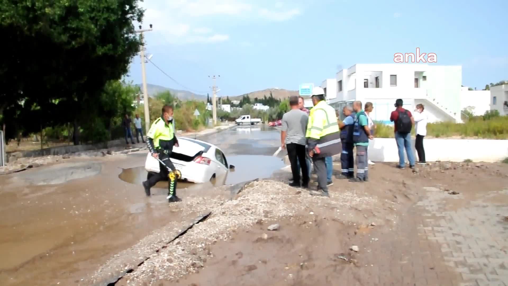 BODRUM'DA ANA İSALE HATTI PATLADI. 2 KİŞİ ÖLÜMDEN DÖNDÜ