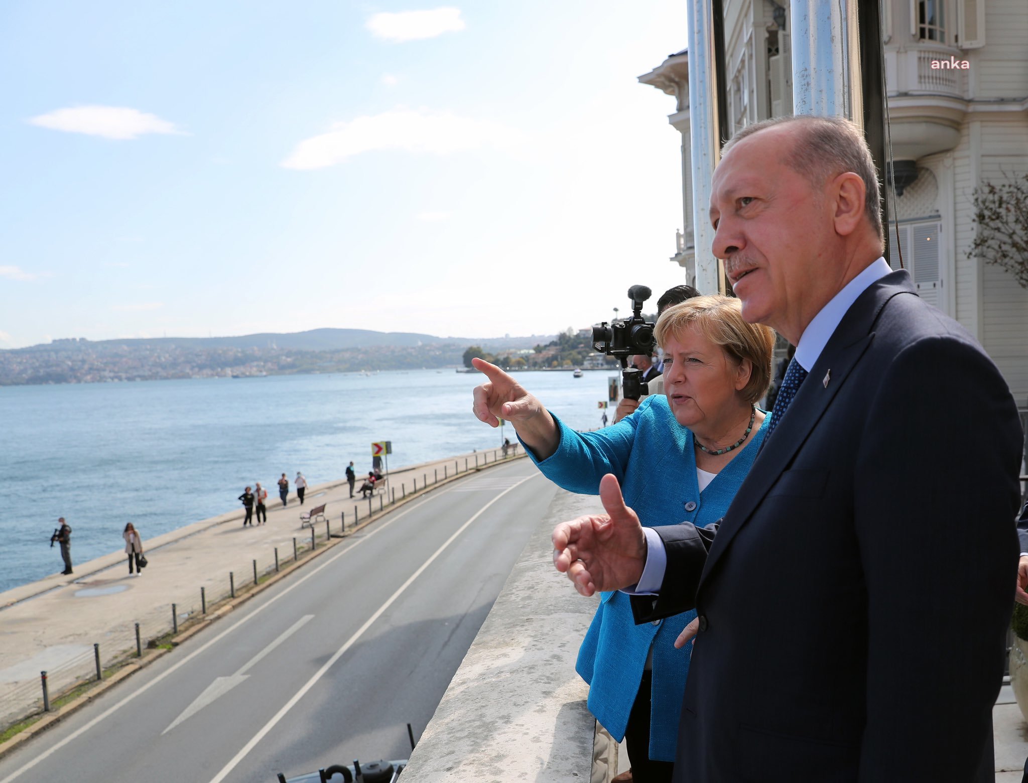 ERDOĞAN, MERKEL İLE İSTANBUL’DA BİR ARAYA GELDİ