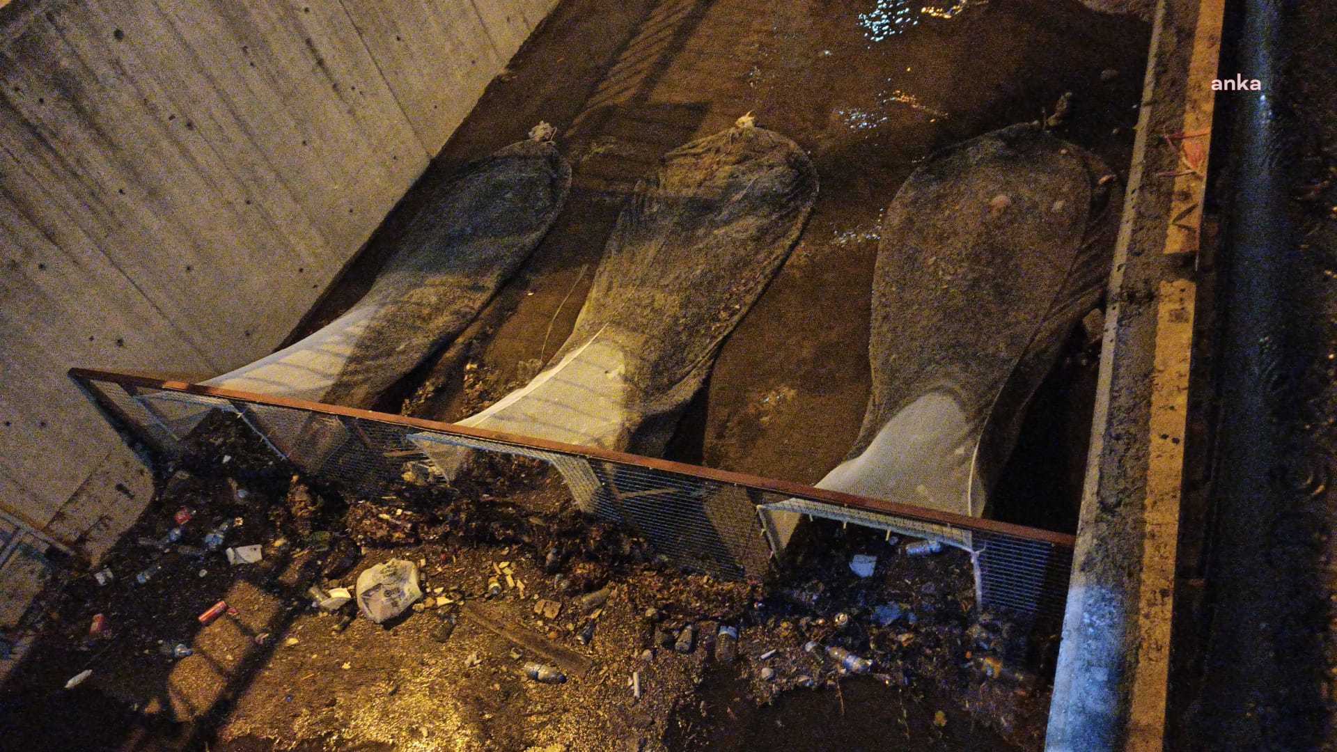 MUSKİ, 10 TON ATIĞIN DENİZE ULAŞMASINI ENGELLEDİ