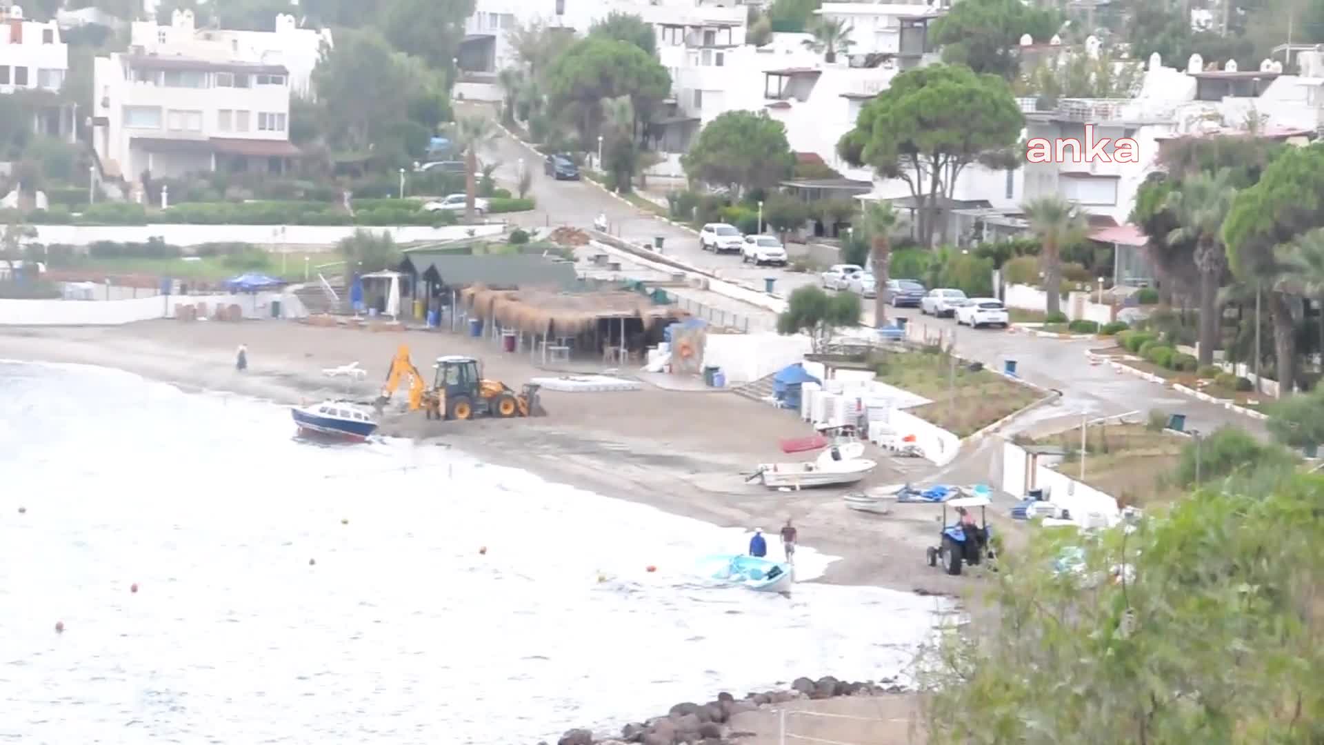 BODRUM’DA TURİSTLER DENİZE GİRDİ, KAPTANLAR ZARAR GÖREN TEKNELERİNİ KURTARDI