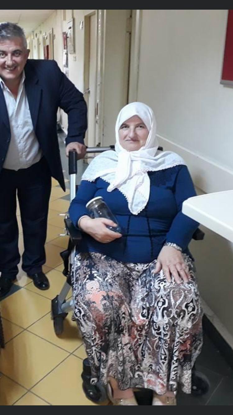 AĞAÇTAN DÜŞEN KADIN YAŞAMINI YİTİRDİ