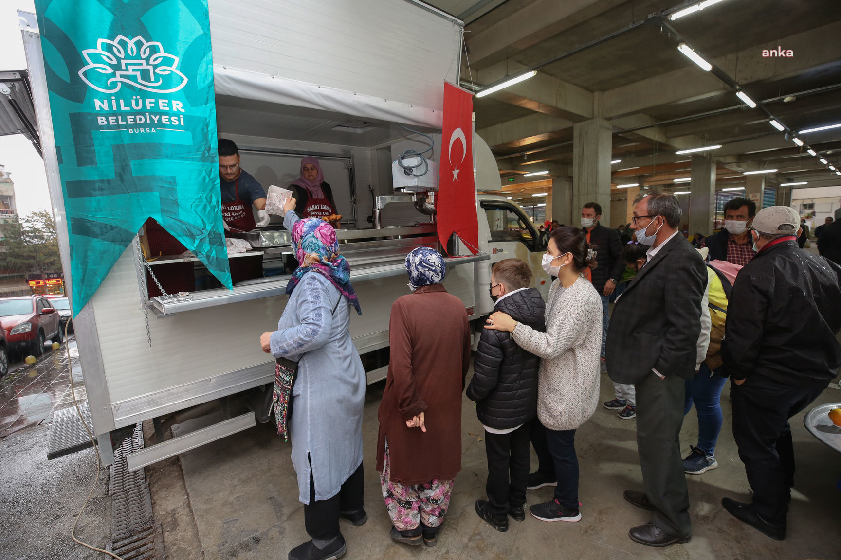 NİLÜFER BELEDİYESİ'NDEN VATANDAŞLARA LOKMA İKRAMI