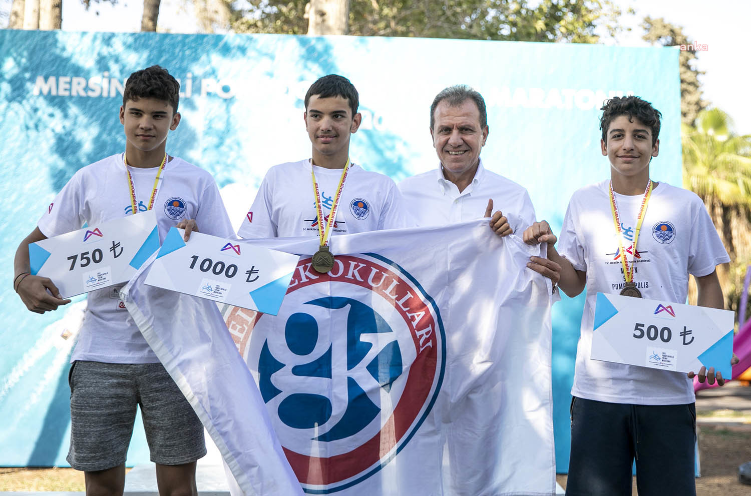 BÜYÜKŞEHİR, MERSİN TARİHİNİN İLK YÜZME MARATONUNU GERÇEKLEŞTİRDİ