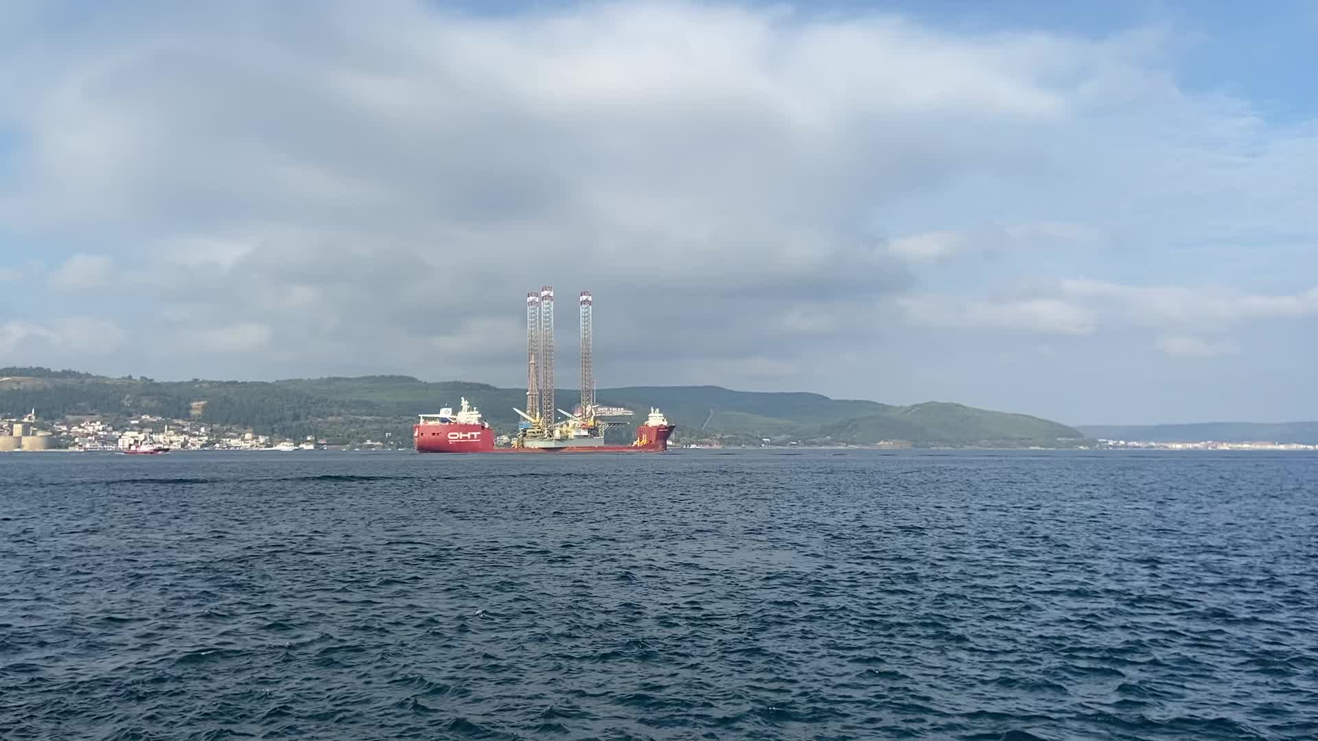 130 METRE YÜKSEKLİKTE YÜKÜ BULUNAN DEV GEMİ 1915 ÇANAKKALE KÖPRÜSÜ ALTINDAN GEÇEMEDİ