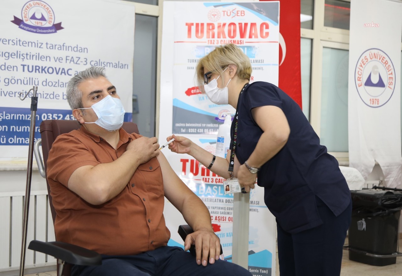 TURKOVAC, 2 DOZ SİNOVAC AŞISI OLMUŞ GÖNÜLLÜLERE 3. DOZ OLARAK UYGULANMAYA BAŞLANDI
