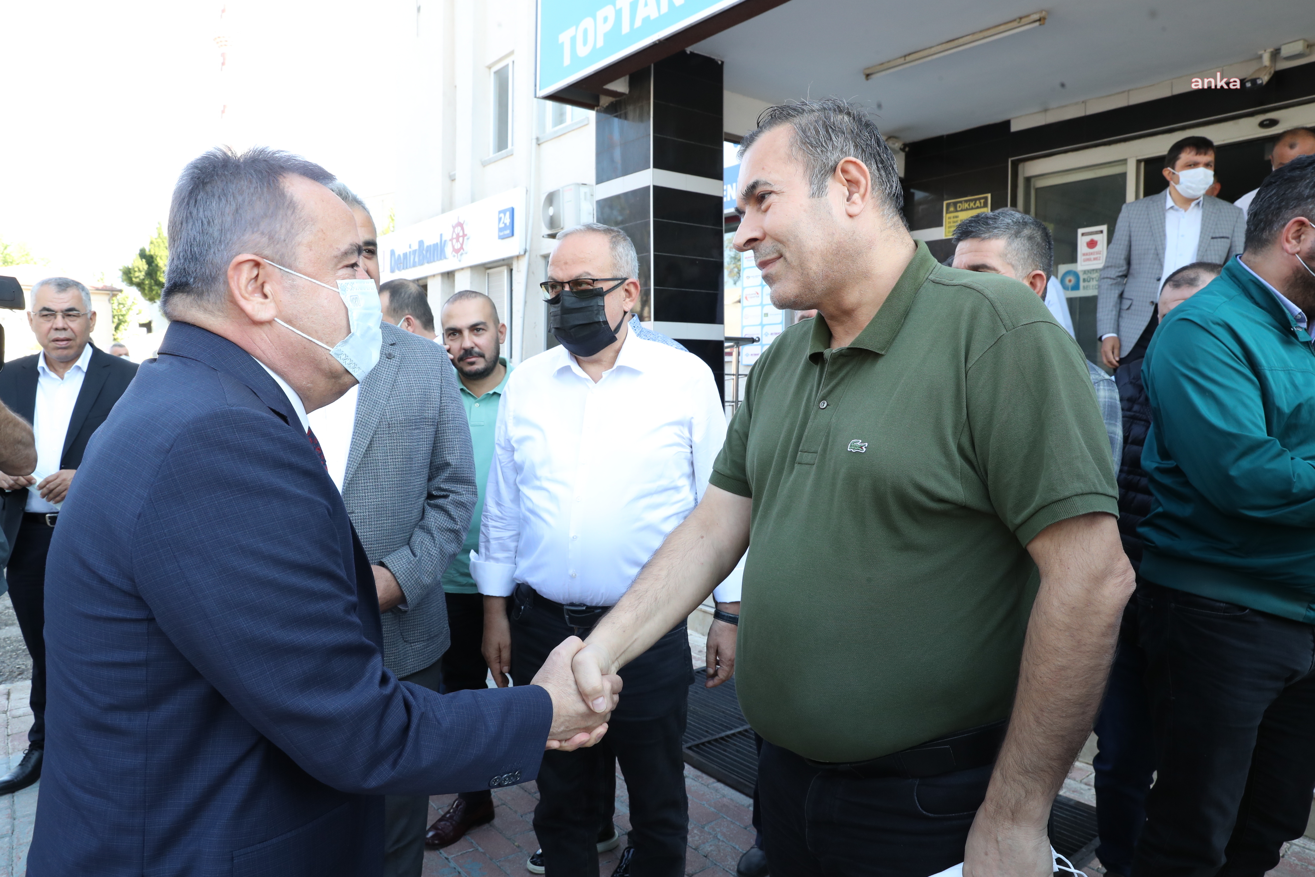 ANTALYA BÜYÜKŞEHİR BELEDİYE BAŞKANI BÖCEK, HAL ESNAFINI ZİYARET ETTİ