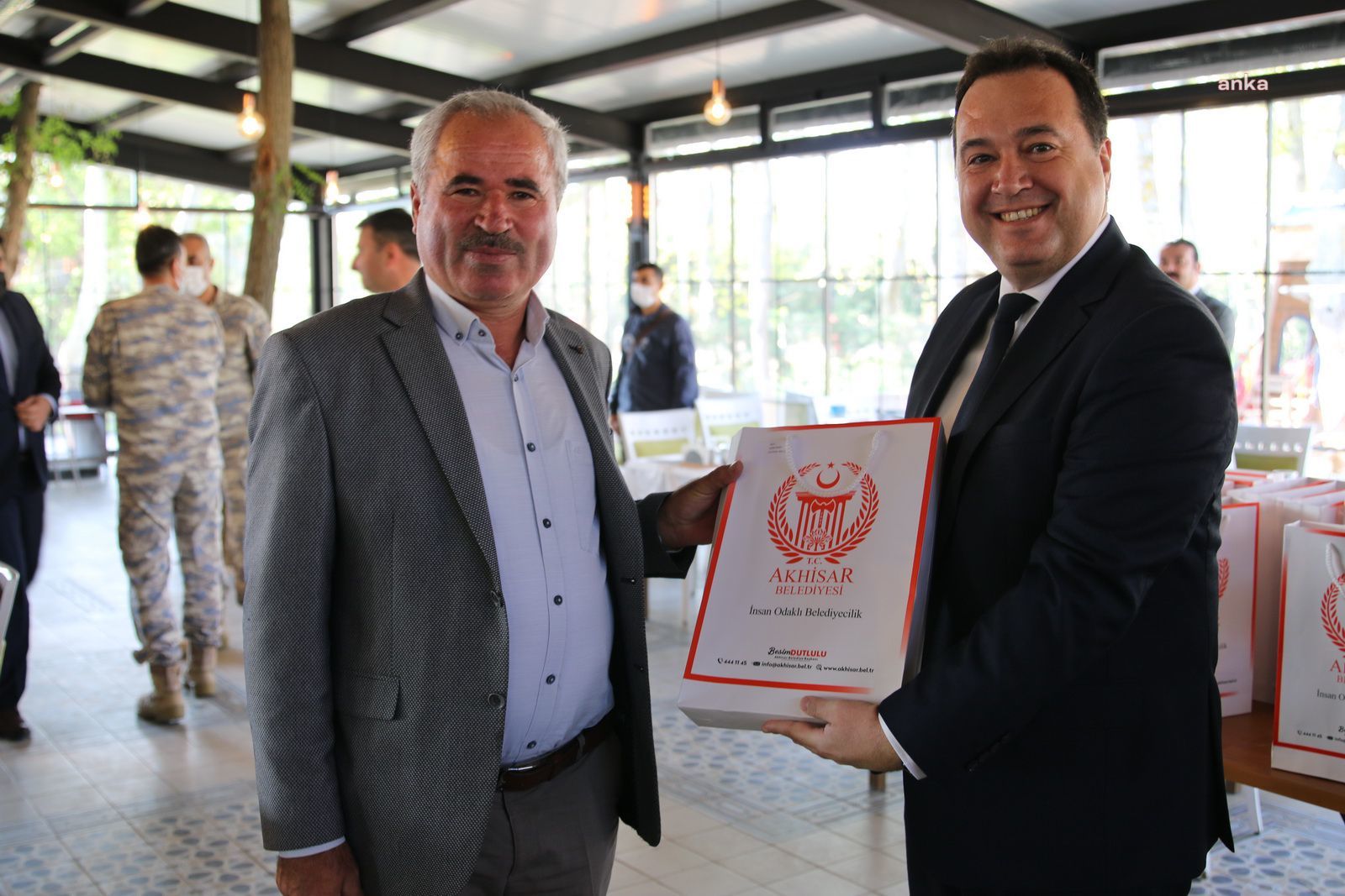 AKHİSAR BELEDİYE BAŞKANI DUTLULU, MUHTARLARI KAHVALTIDA AĞIRLADI