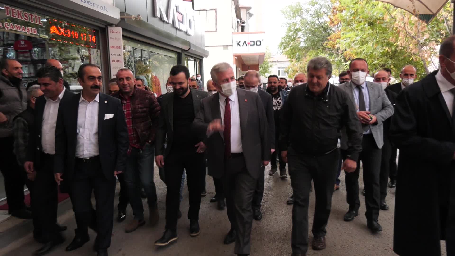 MANSUR YAVAŞ ÇIKRIKÇILAR YOKUŞU ESNAFIYLA BULUŞTU