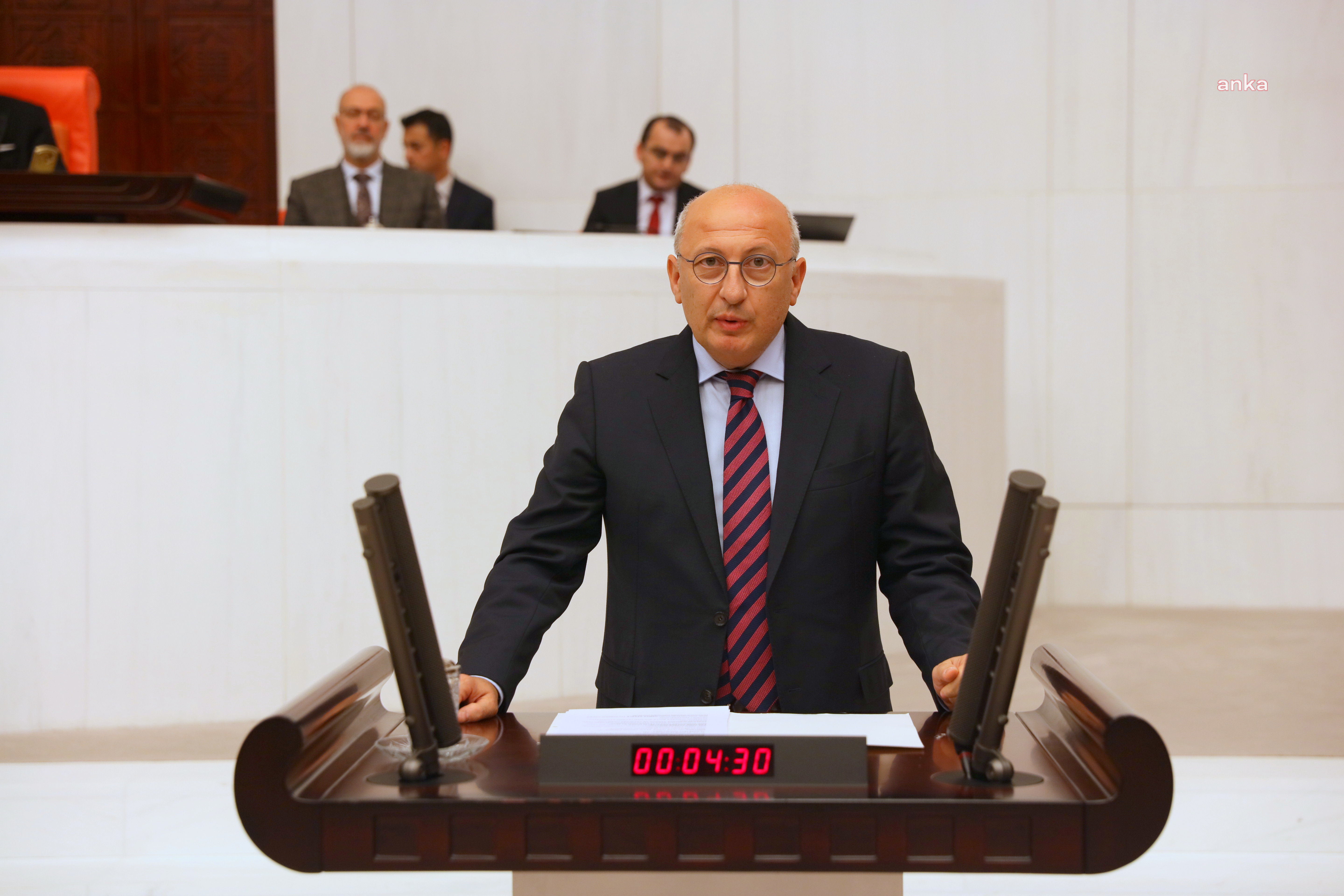 CHP’Lİ ÇAKIRÖZER: “BRUNSON’U BİR TELEFONLA BIRAKANLAR, BAĞIMSIZ YARGI DİYOR”