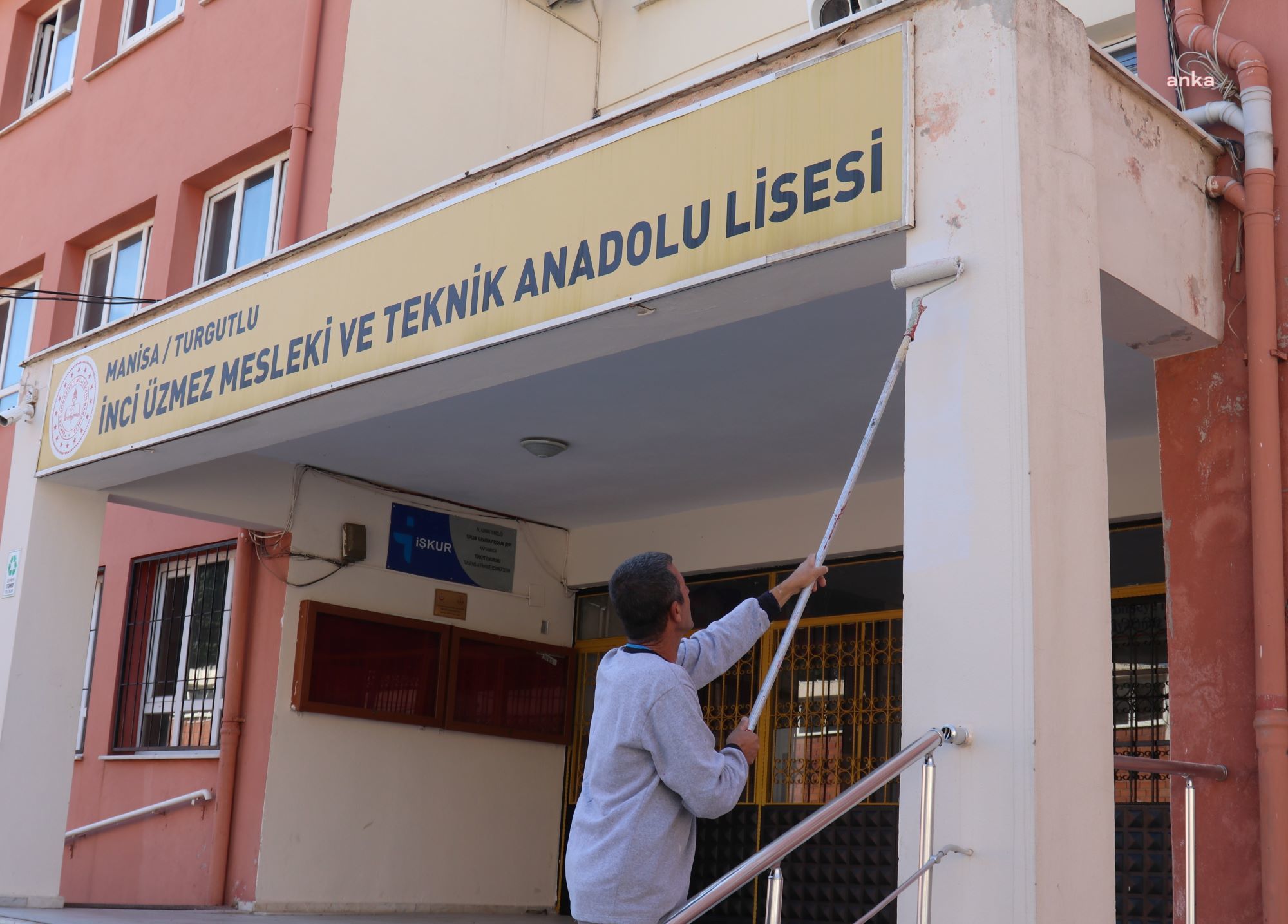TURGUTLU BELEDİYESİ'NDEN YOL DÜZENLEME ÇALIŞMASI