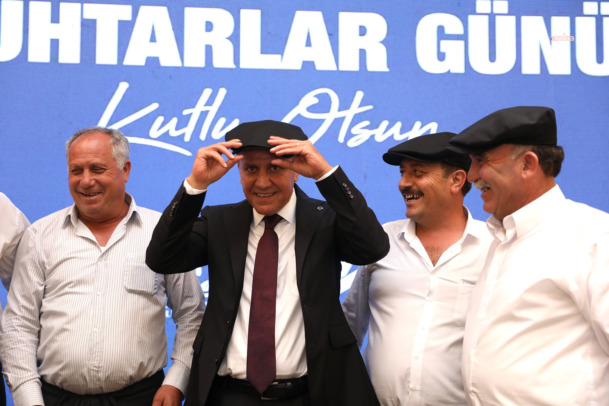 VAHAP SEÇER, MUHTARLAR GÜNÜ DOLAYISIYLA MERKEZDE DE MUHTARLARLA BULUŞTU