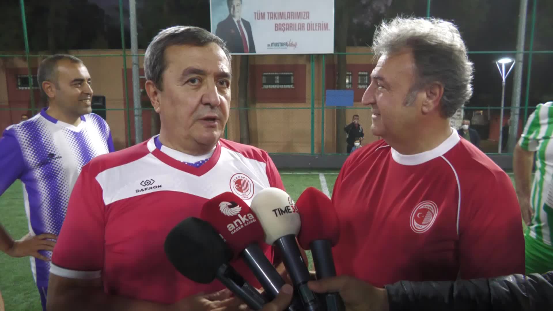 İZMİRLİ BELEDİYE BAŞKANLARI SAHAYA İNDİ