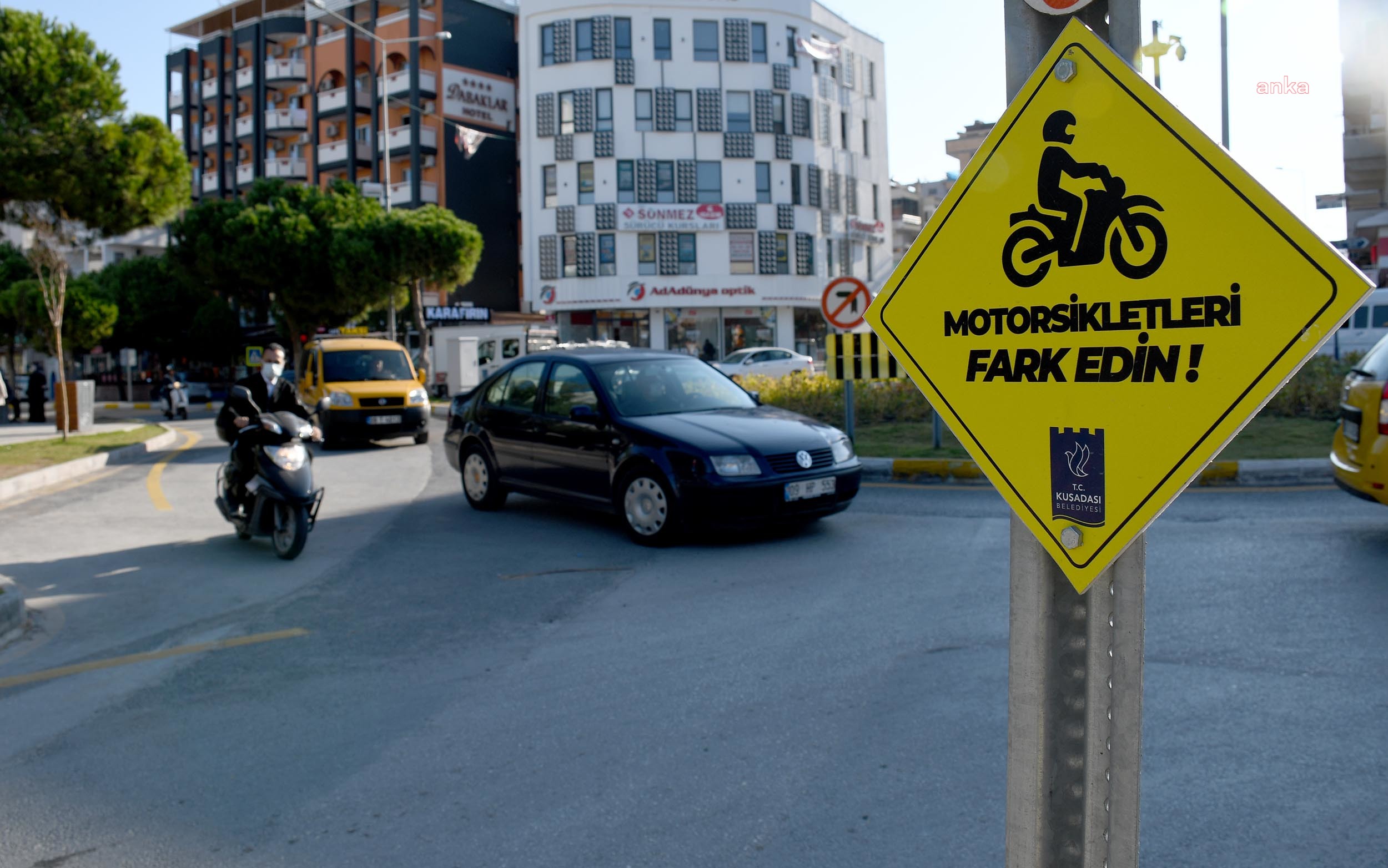 KUŞADASI BELEDİYESİ’NDEN TRAFİKTE ÖRNEK UYGULAMA