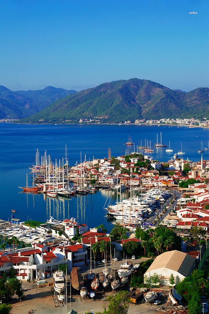 YERLİ TURİSTLER YILIN İKİNCİ ÇEYREĞİNDE 10 MİLYAR 724 MİLYON TL HARCADI