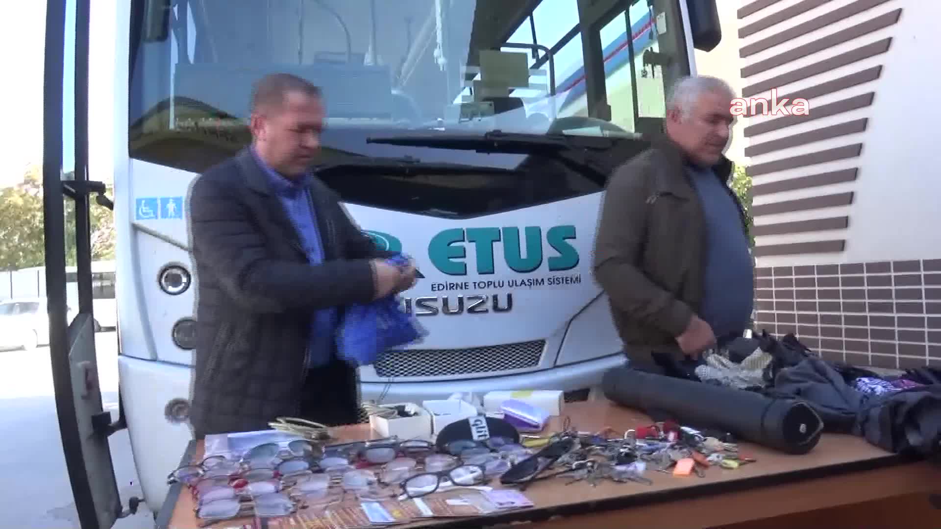 EDİRNE'DE TOPLU TAŞIMADA UNUTULAN KAYIP EŞYALAR, SAHİPLERİNE KARGO İLE ULAŞTIRILIYOR