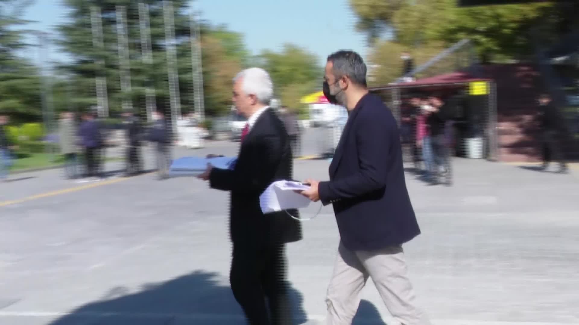 HDP'Lİ GERGERLİOĞLU: "RUHSAR PEKCAN DOLANDIRICILIK YAPIYOR, TÜGVA'DA YOLSUZLUKLAR VAR, HİÇBİR SAVCI HAREKET ETMİYOR, BİZE ANINDA TAKİPSİZLİK"