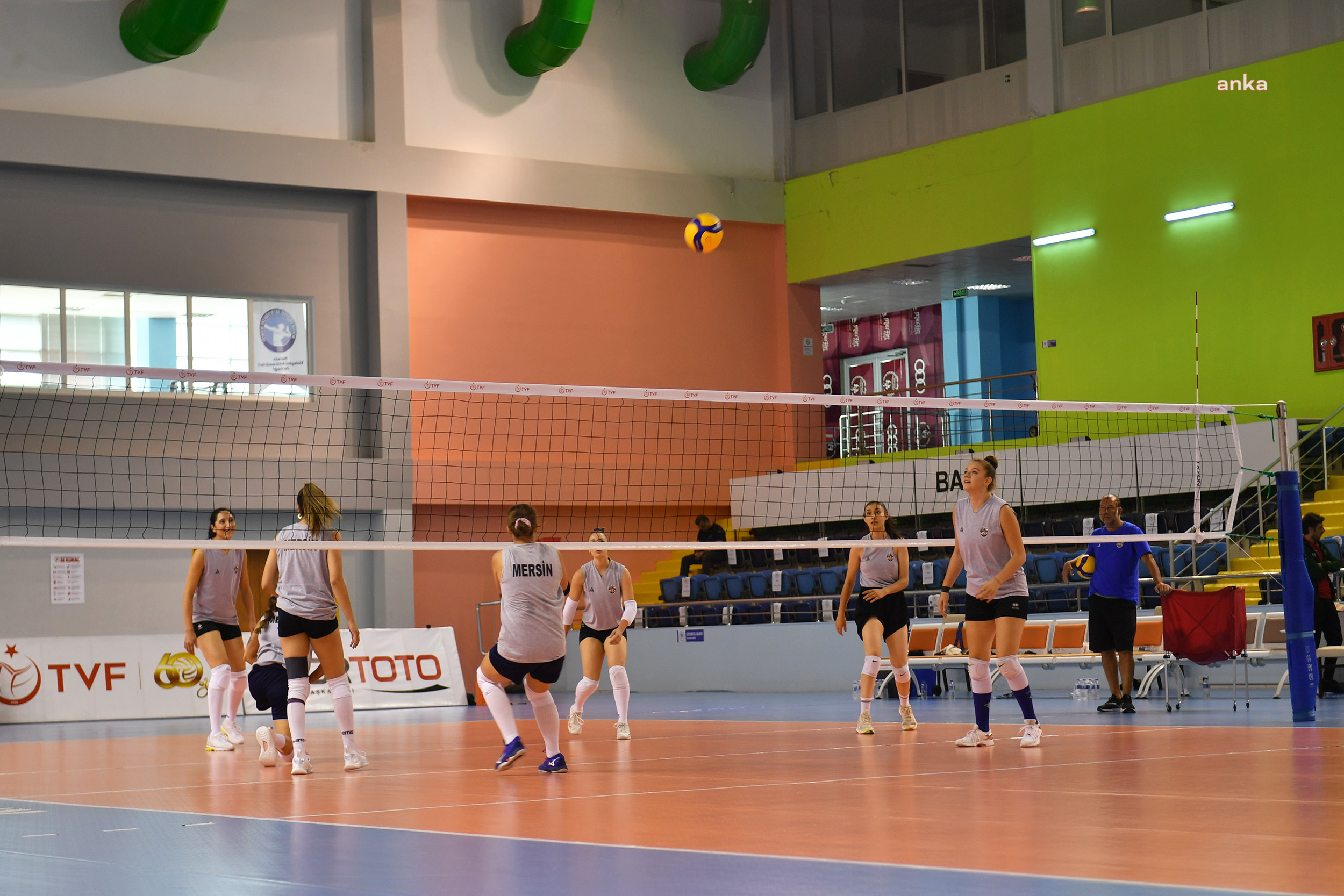 MERSİN BÜYÜKŞEHİR KADIN VOLEYBOL TAKIMI’NIN HEDEFİ “SULTANLAR LİGİ”