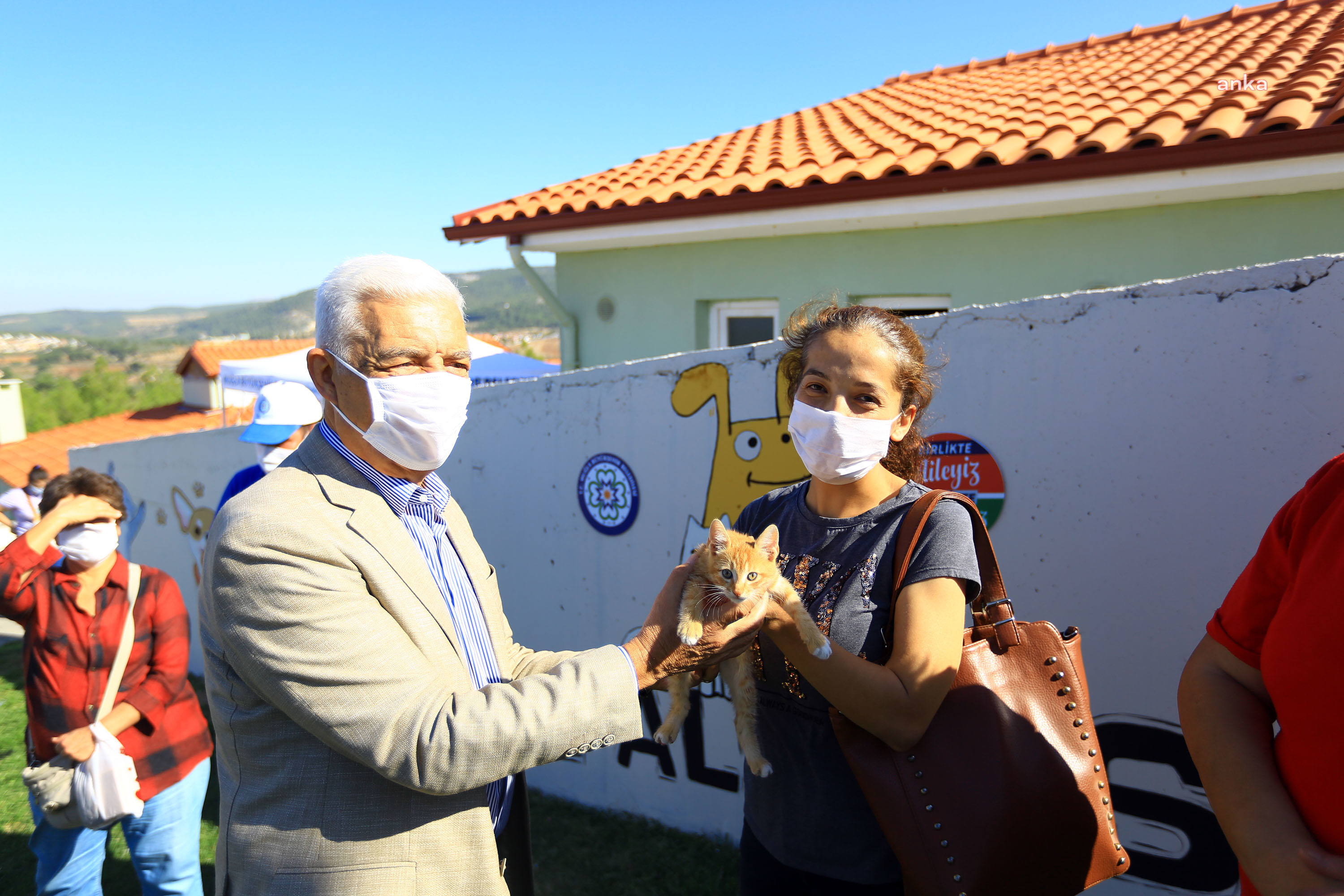 MUĞLA BÜYÜKŞEHİR, SOKAK HAYVANLARINI "MİKROÇİP" İLE KAYIT ALTINA ALIYOR