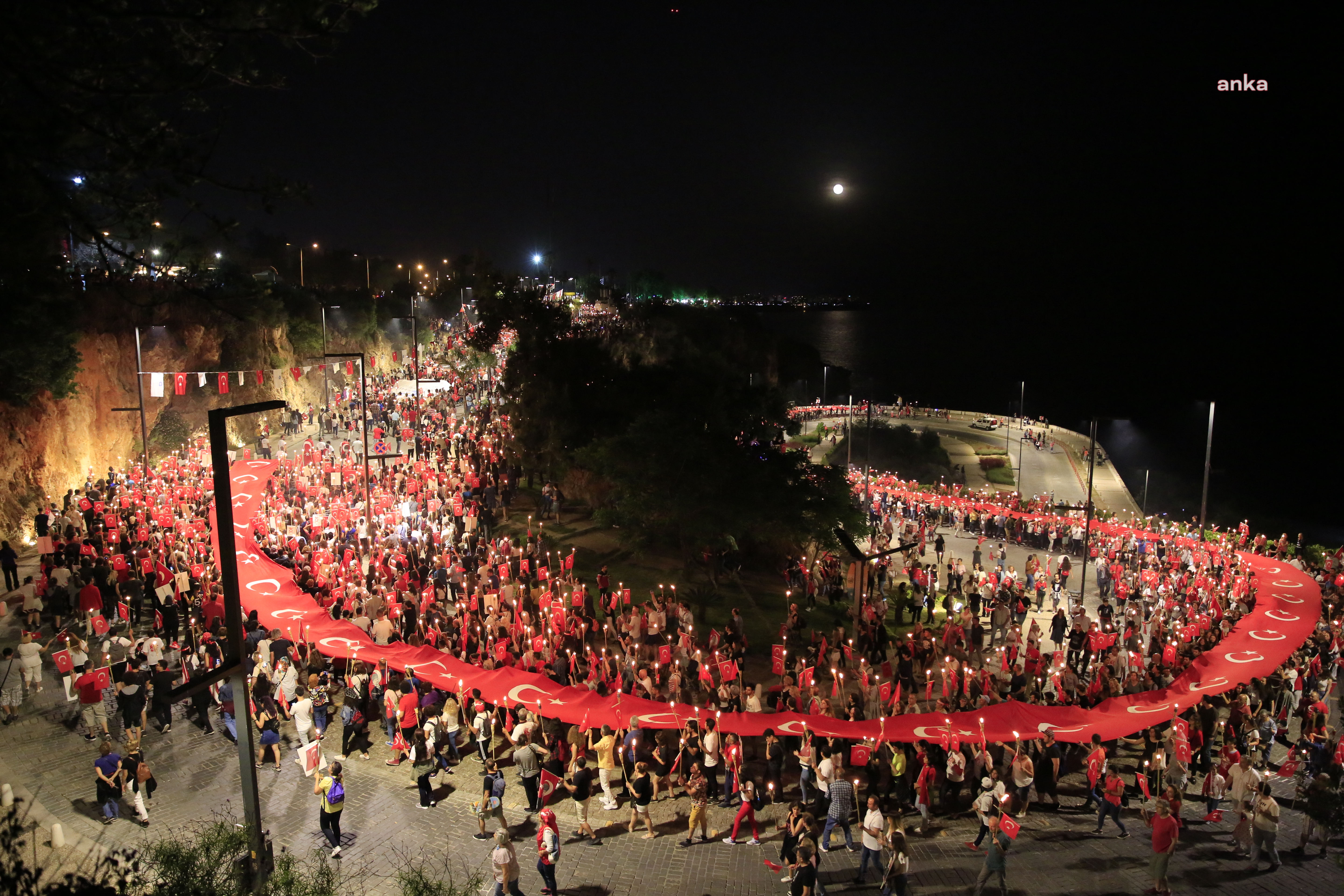 ANTALYA BÜYÜKŞEHİR BELEDİYESİ CUMHURİYET’İN 98. YILINDA SOLO TÜRK GÖSTERİSİ VE KIRAÇ KONSERLERİ DÜZENLEYECEK