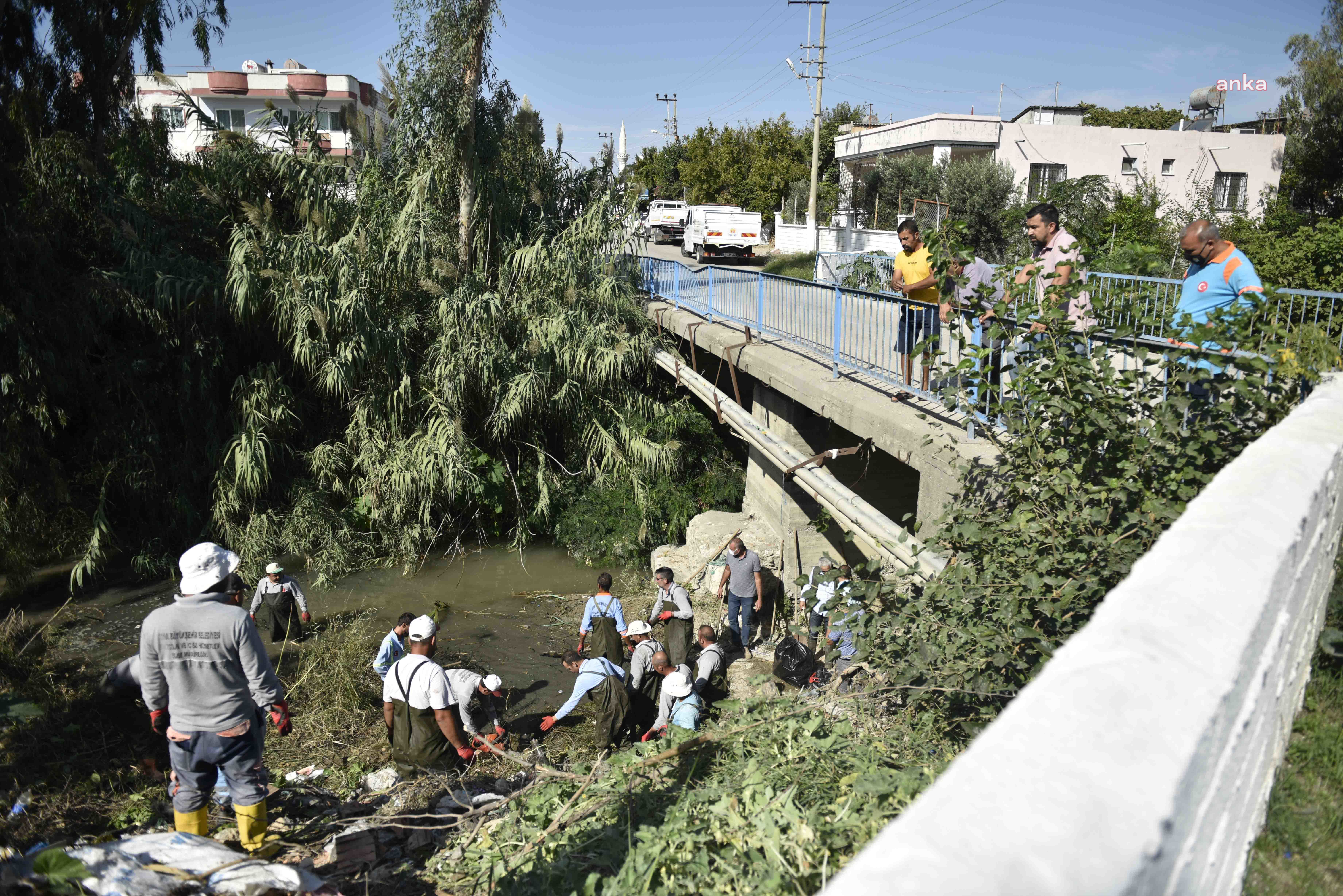 YUMURTALIK'TAKİ AYAS DERESİ ELLE TEMİZLENİYOR