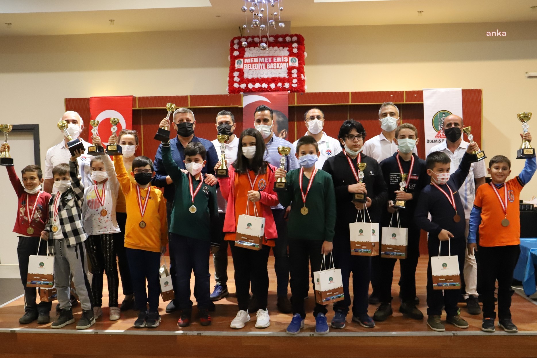 ÖDEMİŞ'TE CUMHURİYET BAYRAMI SATRANÇ TURNUVASI TAMAMLANDI