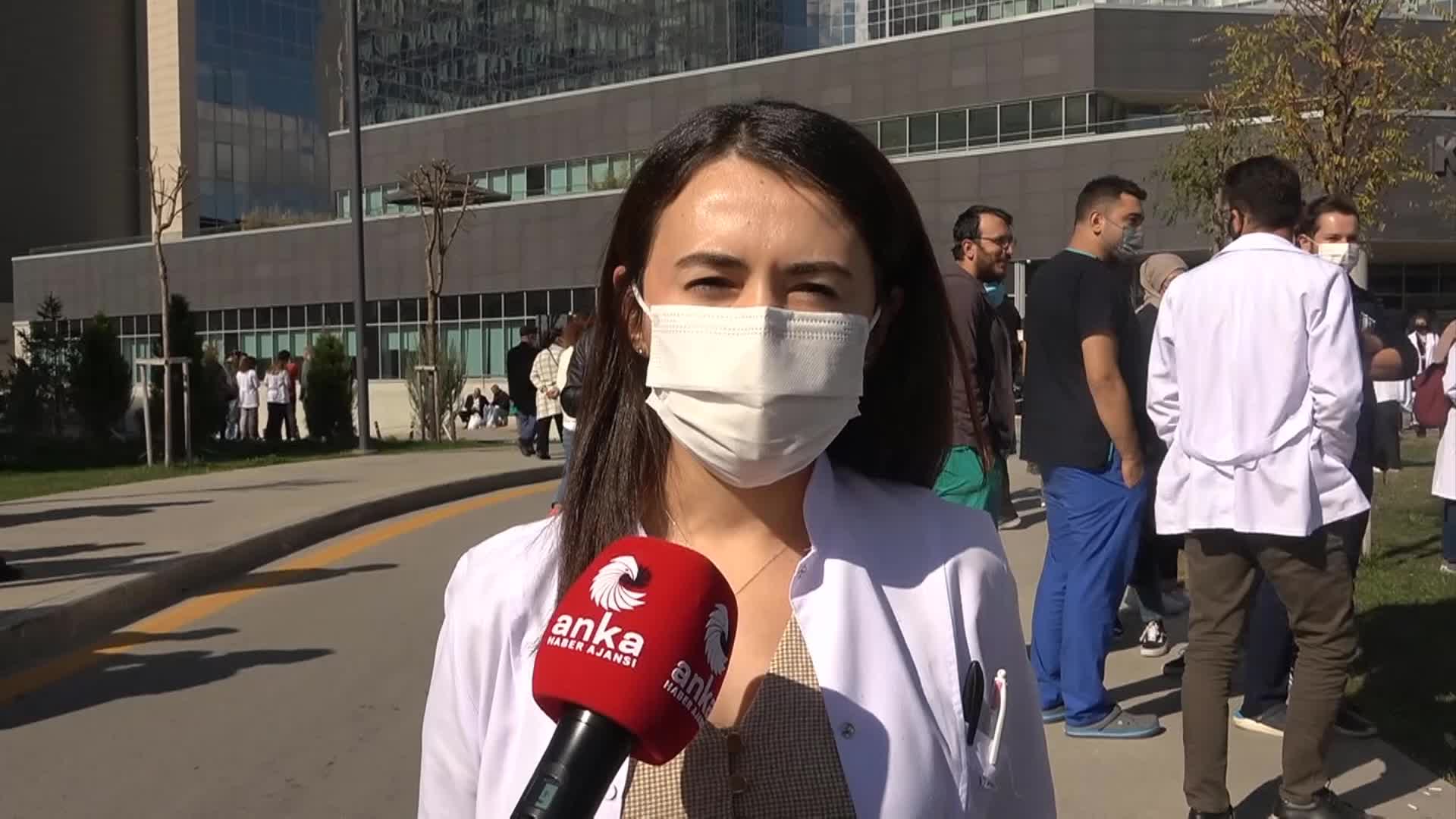 ASİSTAN HEKİMLER: “15 NÖBET TUTUP 7 NÖBET PARASI ALIYORUZ”