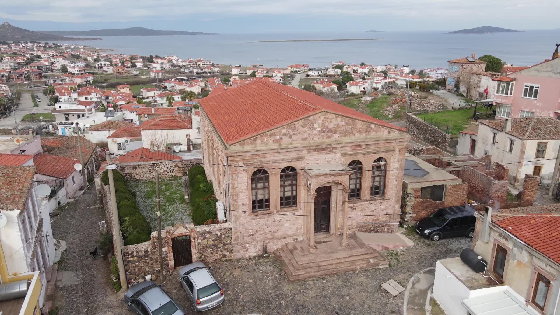 BEKİR COŞKUN'UN ANISINA AYVALIK'TA KURULAN KÜTÜPHANE 30 EKİM'DE AÇILIYOR