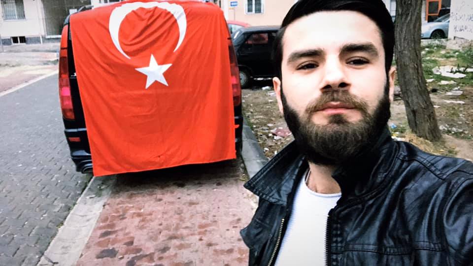 25 YAŞINDAKİ GENÇ TRAFİKTE TARTIŞTIĞI KİŞİLER TARAFINDAN ÖLDÜRÜLDÜ