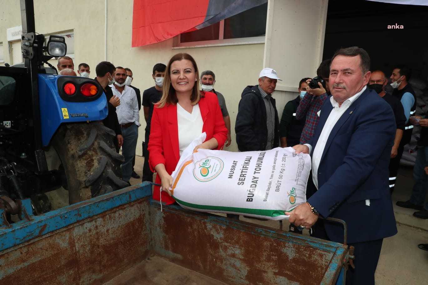 İZMİT BELEDİYESİ, BUĞDAY DESTEĞİ VERDİĞİ ÇİFTÇİLERE GÜBRE DESTEĞİ DE VERECEK